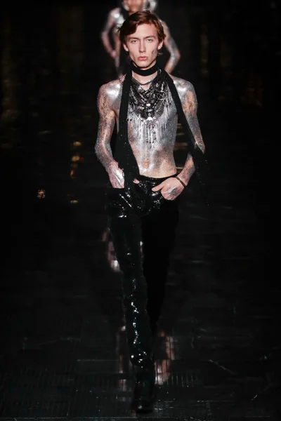 Look 64